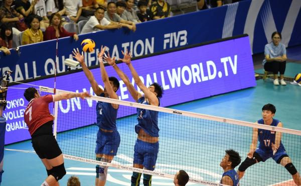  英超首现VAR争议判罚，多方质疑公平性  