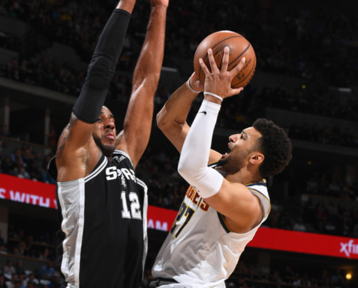  穆雷末节15分，马刺逆转战胜鹈鹕  