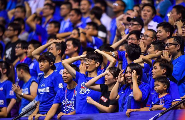  圣埃蒂安,主场氛围热烈,激发,球员战斗力  